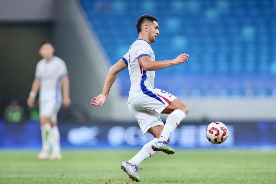 开云-申花再遭重击!路易斯伤缺6周,双线7场恶战,媒体人:或不续约