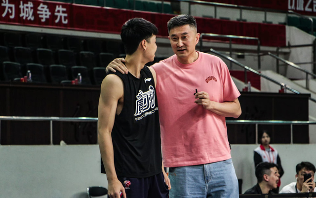 开云-广东男篮惨败!焦泊乔正式亮相,徐杰24分,杜锋遭遇质疑