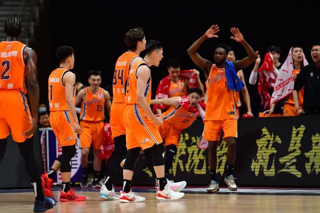 开云-榜首大战上演21分惊天逆转！上海击败辽宁登顶